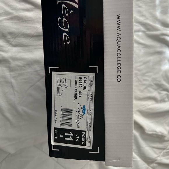 Leather, waterproof boots, NWT in women’s size 11. - Picture 4 of 4